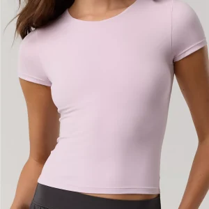 Lavender cropped fitted T-shirt with round neckline